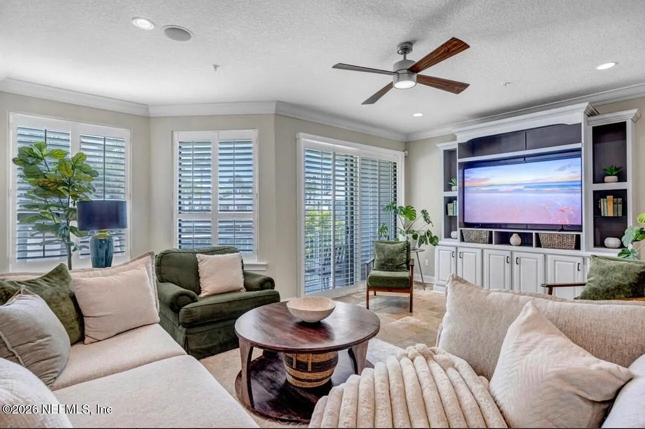 3 bed, 3.5 bath, 2444 sqft, $5,100 — Photo 4