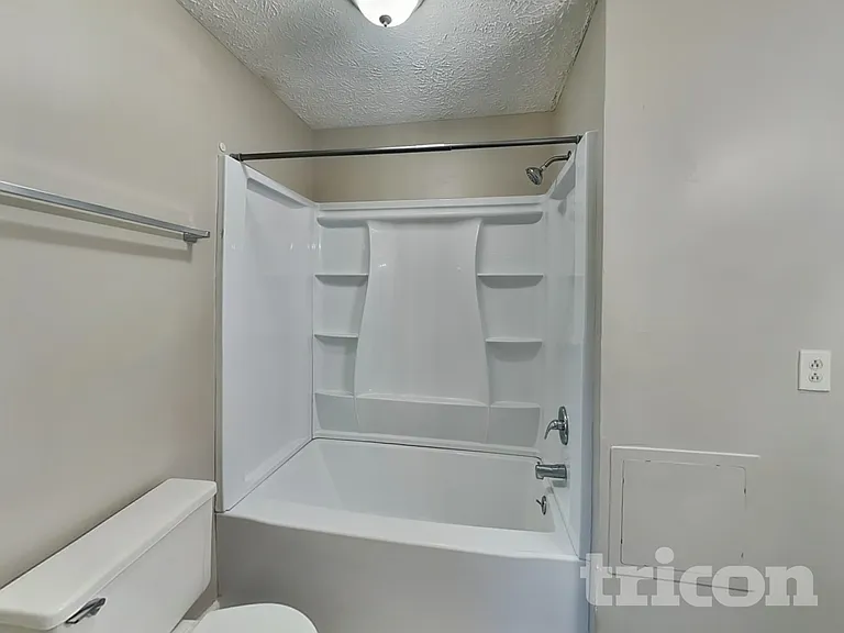 308 Knollwood Ln — Photo 11