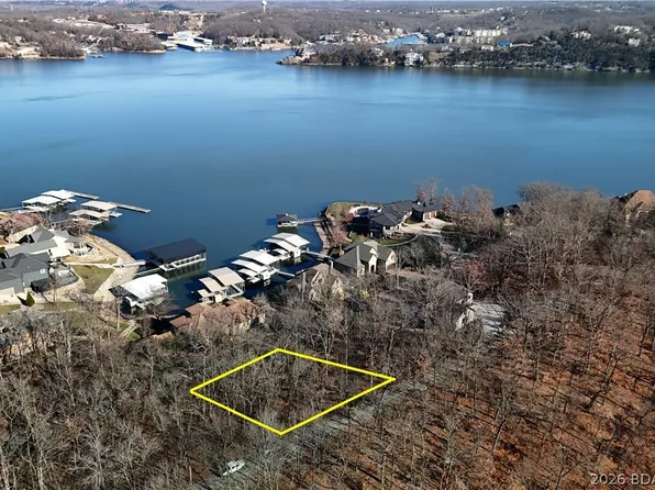 1541 Qunta Grande Dr, Sunrise Beach, MO 65079