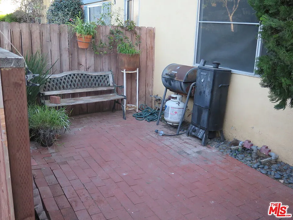 1 bed, 1.0 bath, 700 sqft, $2,275 — Photo 2