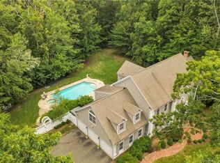11 E Bearhouse Hill Rd, Guilford, CT 06437