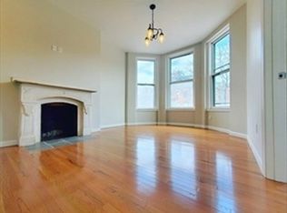 242 Newbury St #2, Boston, MA 02116