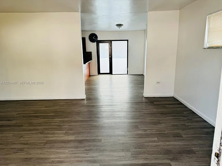 215 NW 35th Ave #UP — Photo 4