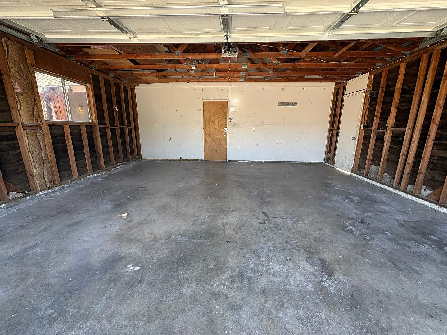 Spacious SW Visalia Home Available Now! — Photo 2