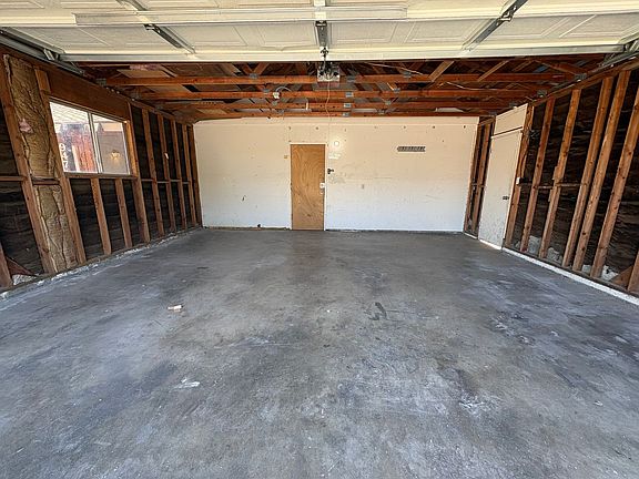 2nd image of 947 W Seeger Ave