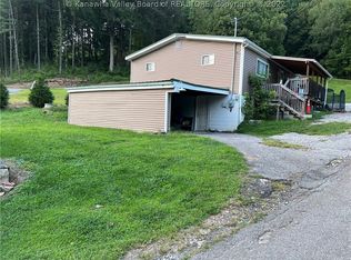 89 Elm St, Racine, WV 25165