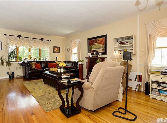 5th image of 2942 Grand Blvd