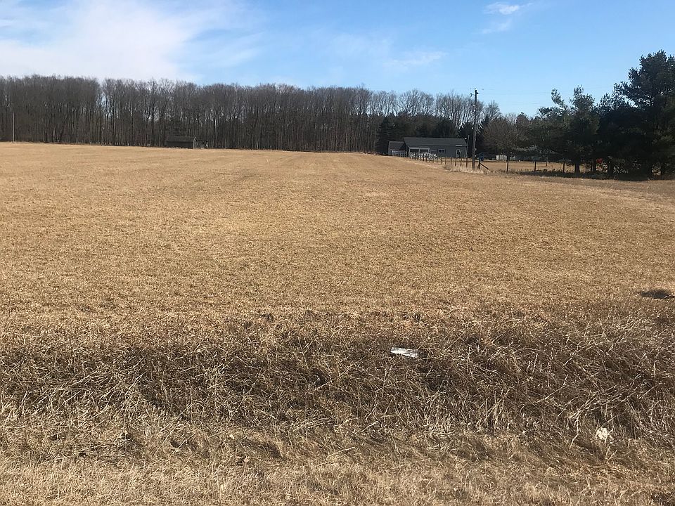 2nd image of 2968 Eleven Mile Rd