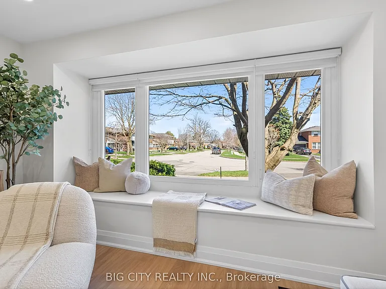 26 Carondale Cres — Photo 8