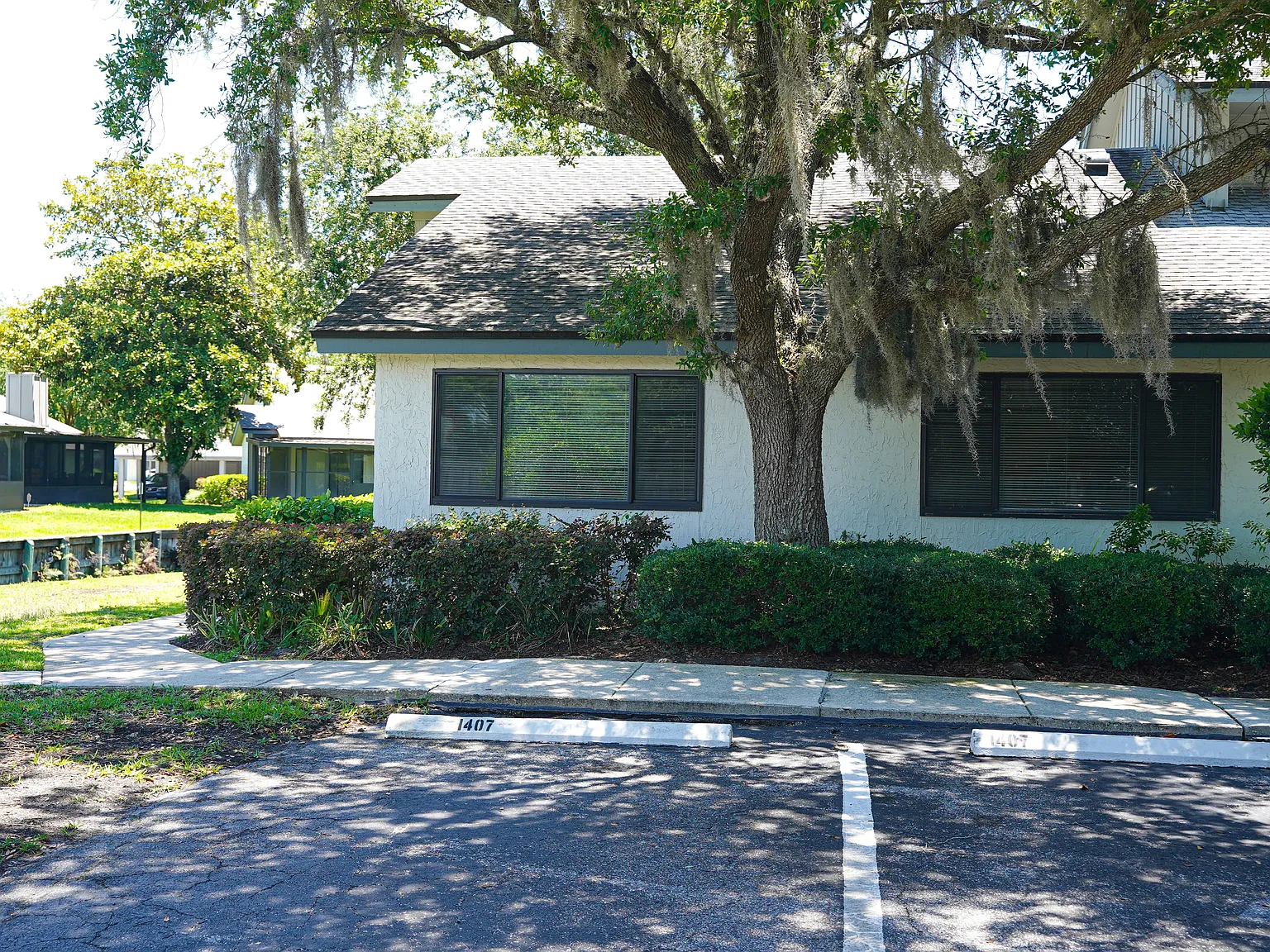 2 bed, 2.0 bath, 1172 sqft, $1,800 — Photo 1