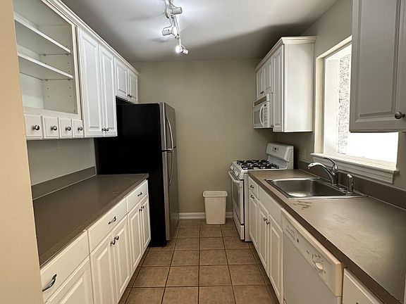 4th image of 51 E Rosemont Ave