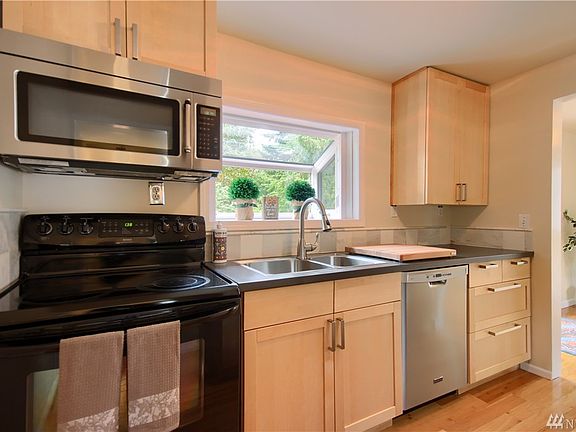 3rd image of 12316 20th Ave NE