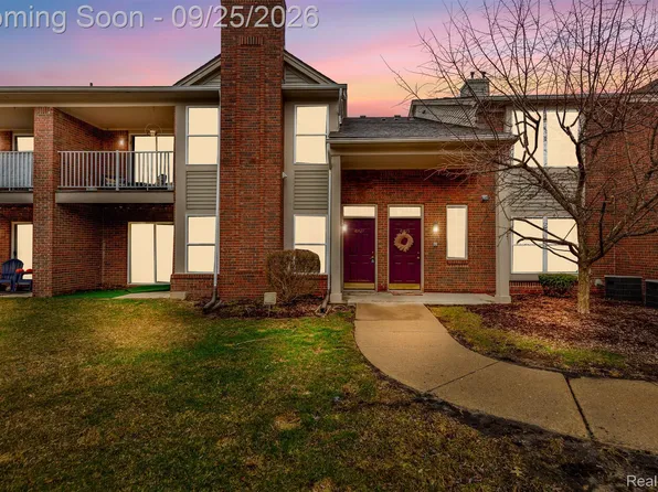 43427 Claremont Dr E, Clinton Township, MI 48038