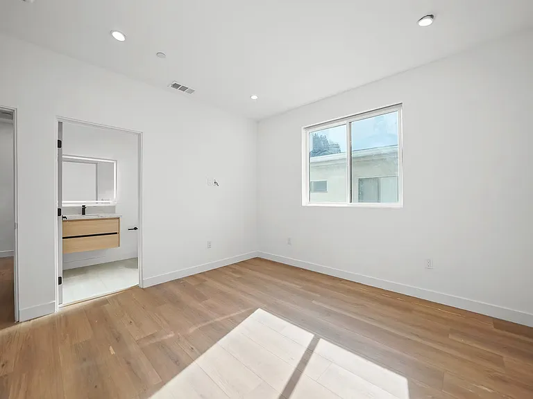 13694 Erwin St #2 — Photo 32