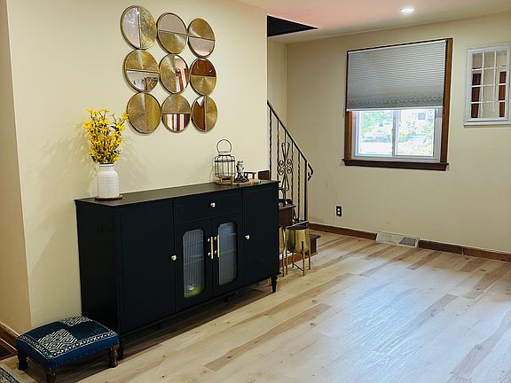 3rd image of 305 McNaughton Ave