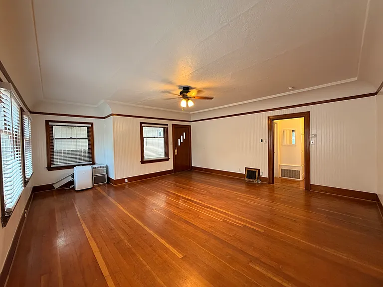 319 Thoma St — Photo 12