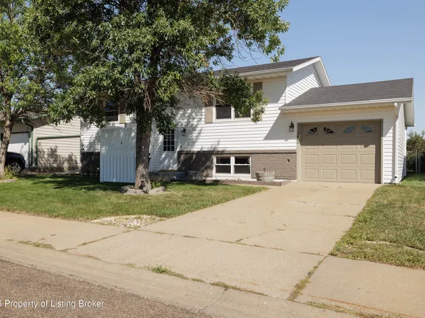1662 4th Ave E, Dickinson, ND 58601