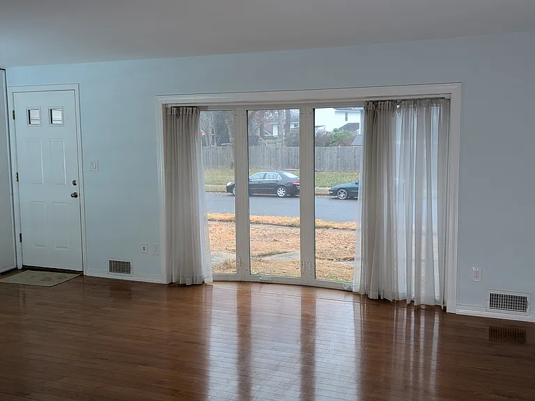 4507 Weyburn Dr — Photo 12