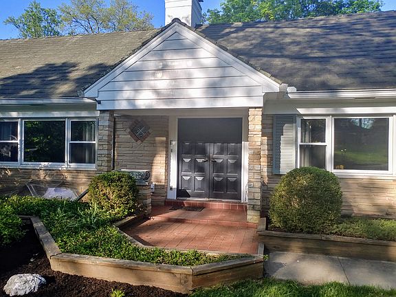 3rd image of 3182 N Farmcrest Dr