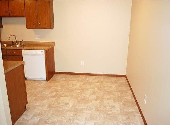 4th image of 7062 19th St N