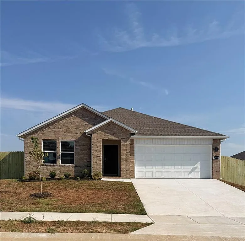 4 bed, 1893 sqft, $1,870 — Photo 1