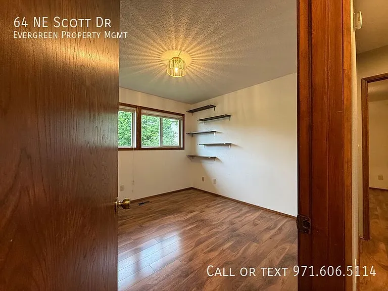 64 NE Scott Dr — Photo 23