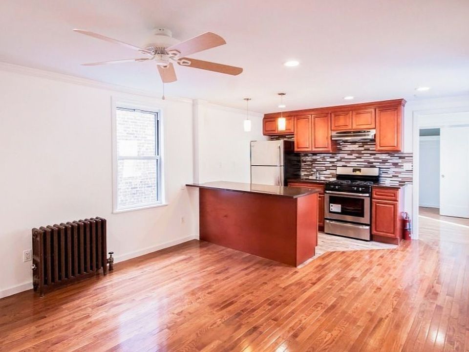 1st image of 472 17th St APT 2