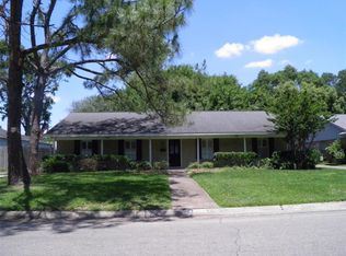 9618 Meadowglen Ln, Houston, TX 77063