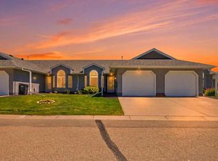 13 SW Parklane Pl, Strathmore, AB T1P1K7