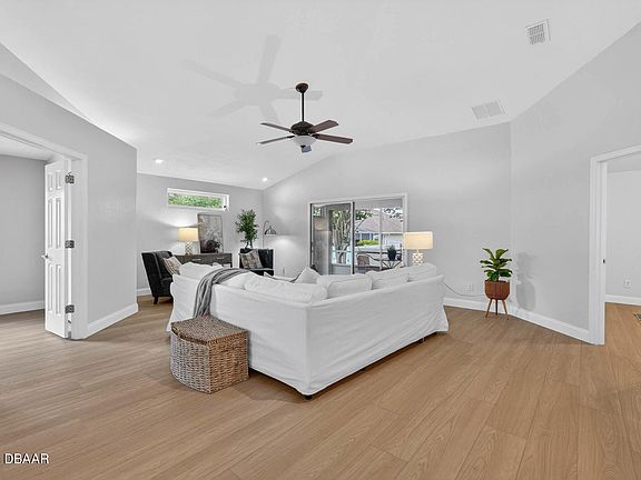 4th image of 129 Grey Dapple Way