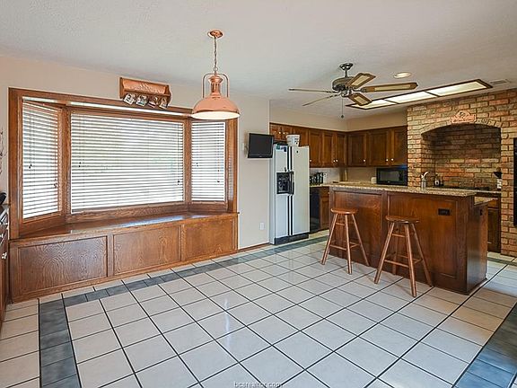 5th image of 4712 Enchanted Oaks Dr