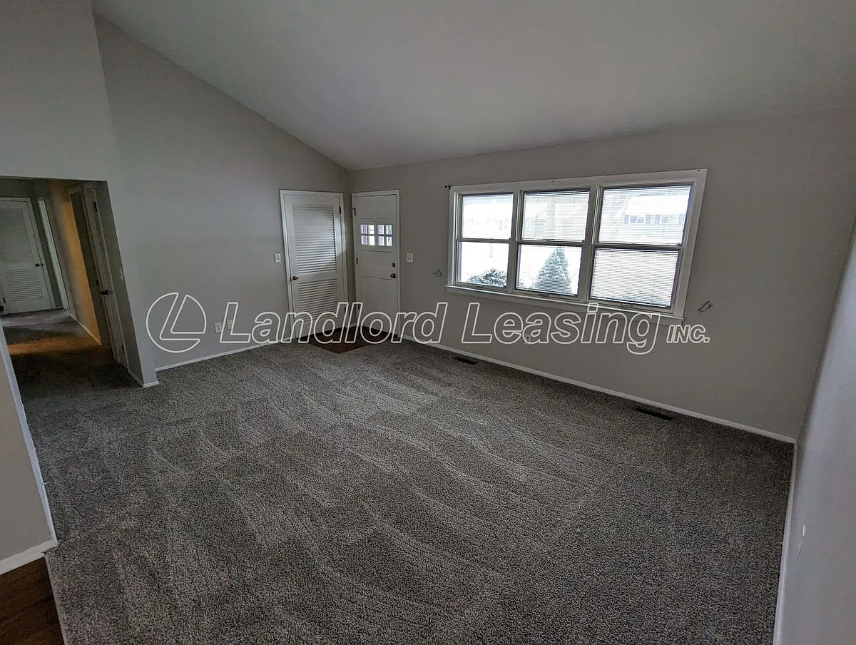 Building Photo - 165 Moorewood Ave