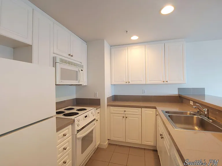 321 10th Ave S #607 — Photo 14