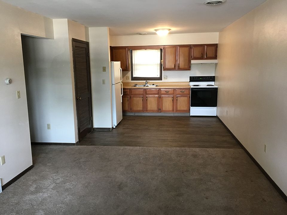 2nd image of 450 N Dubuque St APT B1