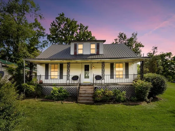 1160 Montgomery St, Christiansburg, VA 24073