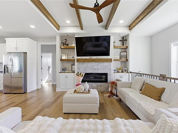 5th image of 312 Prairie Rose Cir