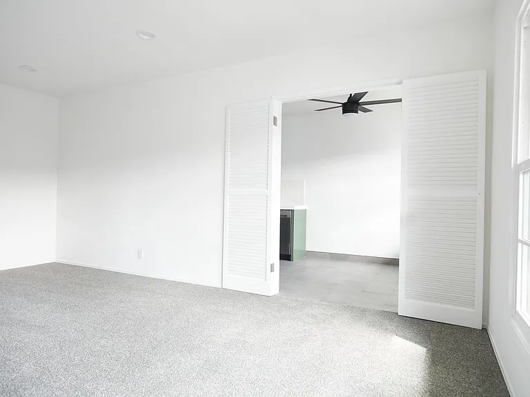 3700 Inglewood Blvd #7 — Photo 2