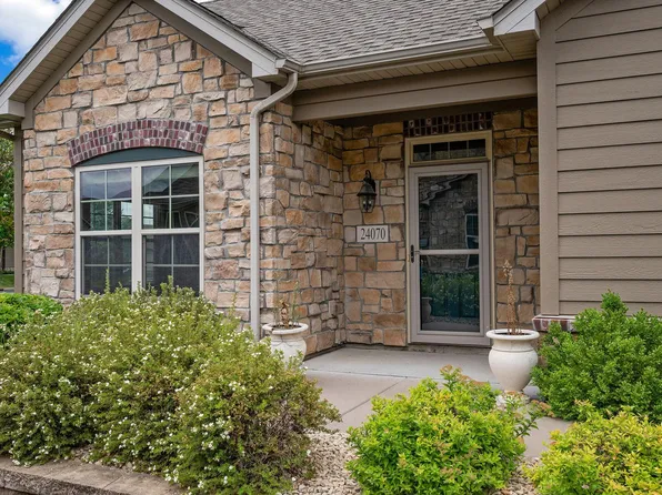 24070 Rivers Edge Rd, Rogers, MN 55374