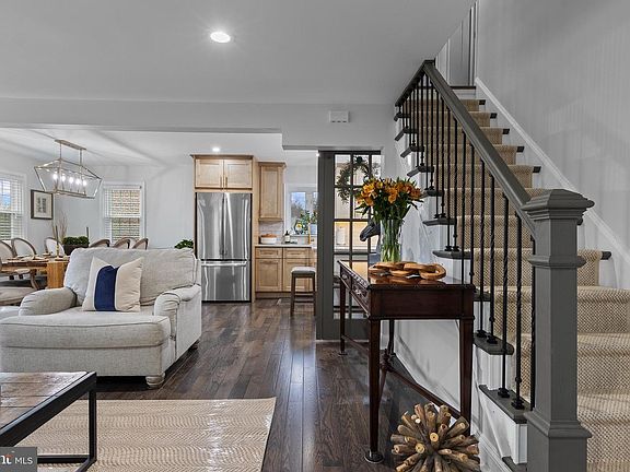 5th image of 831 Stanbridge Rd