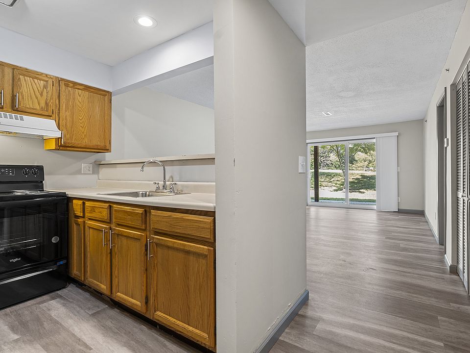 The Hill Apartments 607 E Park St Carbondale IL Zillow