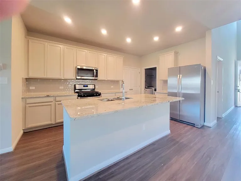 220 Mountain Valley St — Photo 6