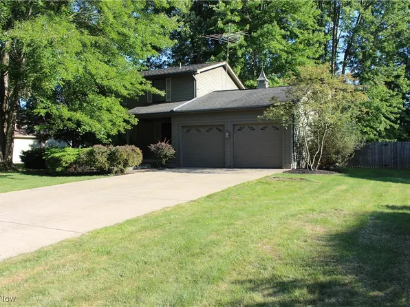 320 Sawmill Dr, Cortland, OH 44410