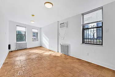 Rented by R New York
