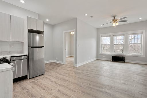5th image of 6043 N Winthrop Ave #3
