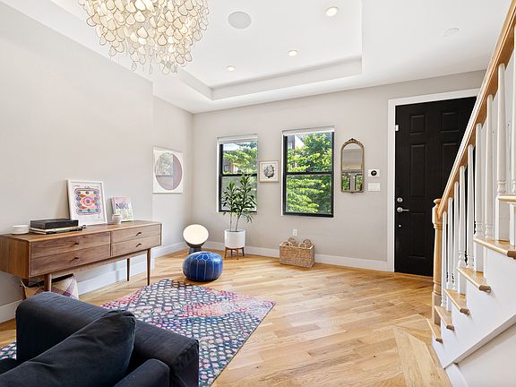 2nd image of 297 Quincy St #2