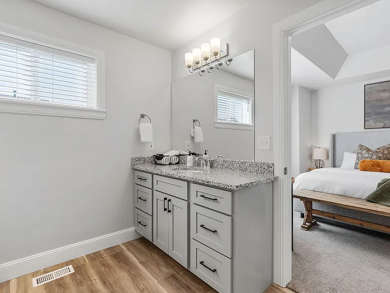 231 W Seasons Ln — Photo 31