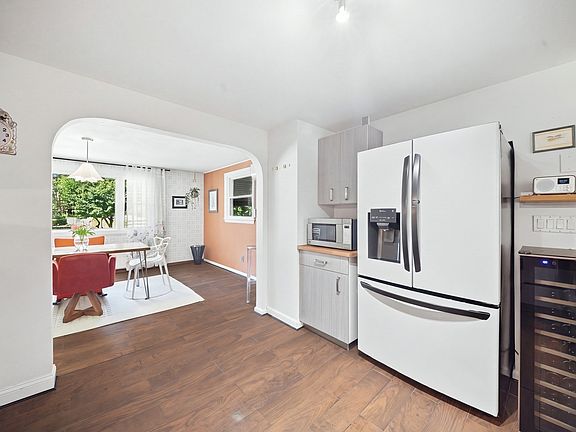 5th image of 8 Revere Rd