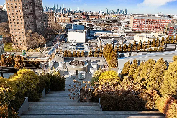 Rented by The KCI Group | media 29