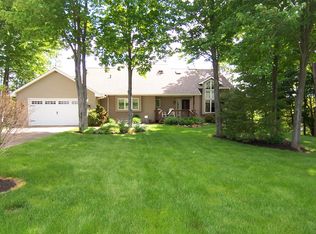 1086 Evening Star Dr, Roaming Shores, OH 44085