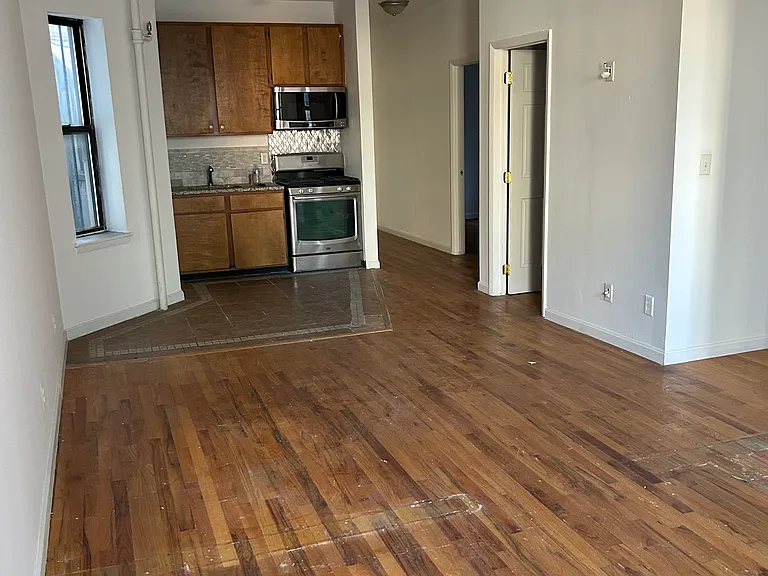 445 W 37th St #5R — Photo 4